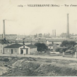 Vue d'ensemble des Usines Gillet, carte postale, éd. S. Farges, 9x14 cm, sans date, AMV – Le Rize.  