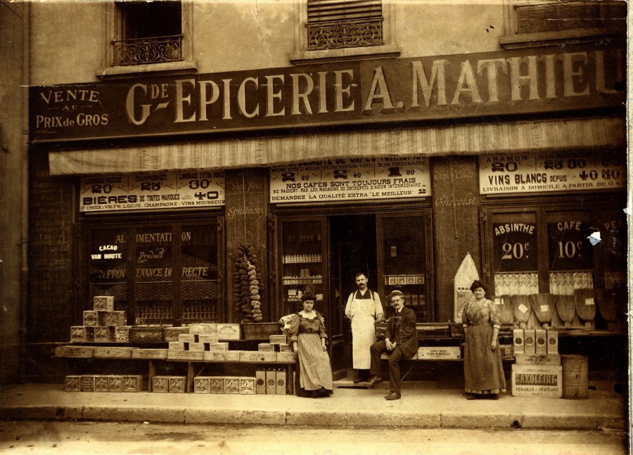La grande picerie A. Mathieu, photographie, 10,5  14,8 cm, sans date, AMV  Le Rize, 19Fi621