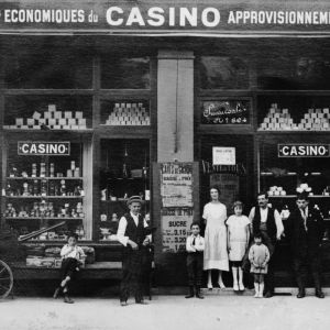 Etablissements conomiques du Casino approvisionnement (291 route de Genas), photographie noir et blanc, sans date, collection particulire.