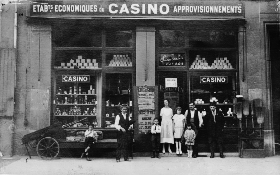 Etablissements conomiques du Casino approvisionnement (291 route de Genas), photographie noir et blanc, sans date, collection particulire.