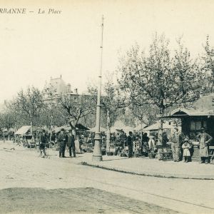 Buvette place de la Mairie (Granclément), carte postale, éd. ELD, 9x14 cm, vers 1900, AMV – Le Rize. 