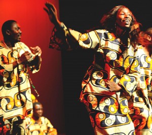 Groupe de musique sénégalaise Mbokke Yi en concert