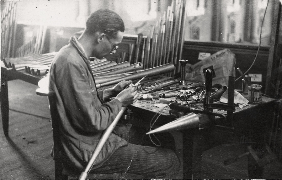 Athanase Dunand au travail dans son atelier (c) tous droits réservés Marie-Thérèse Dunand