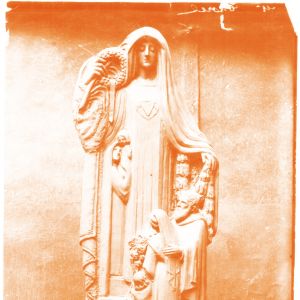 Photographie de la statue du monument aux morts de la guerre 1914-1918, Jean Chorel [sculpteur]. Archives municipales de Villeurbanne / le Rize, 1 M 130.