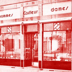Salon de coiffure, avenue Henri Barbusse, 1934. Photographie dans la brochure d'inauguration du quartier. Archives municipales de Villeurbanne / le Rize, 4 Fi 186. 