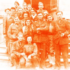 Le Bataillon Carmagnole-Libert des FTP  MOI  la Libration, devant la Mairie de Villeurbanne, 1944. Archives Municipales,  Le Rize