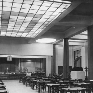 La brasserie du Palais du travail, 1934, photographie Sylvestre. Archives municipales de Villeurbanne, 4 Fi 404.
