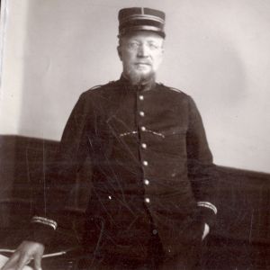 Lazare Goujon en tenue militaire de médecin major, entre 1916 et 1917, photographie. AMV, fds R. Fisher, 13Z1.