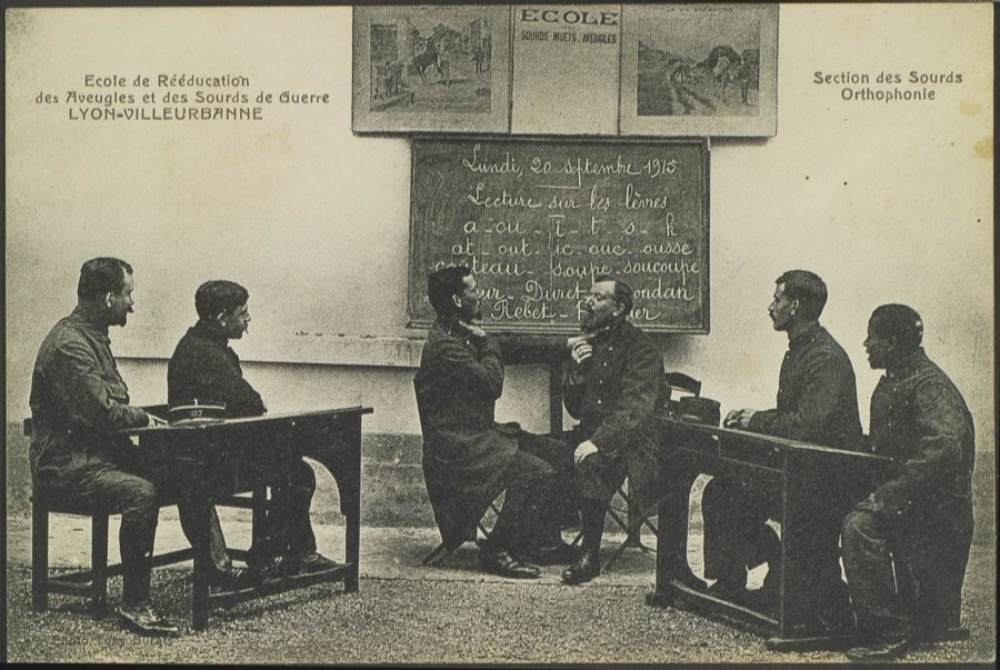Ecole Gallini, cole de rducation des aveugles et des sourds de guerre, 1914-1918, carte postale. AMV, 2Fi181