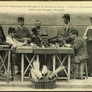 Ecole Galliéni, école de rééducation des aveugles et des sourds de guerre, 1914-1918, carte postale. 1914-1918. AMV, 2Fi183