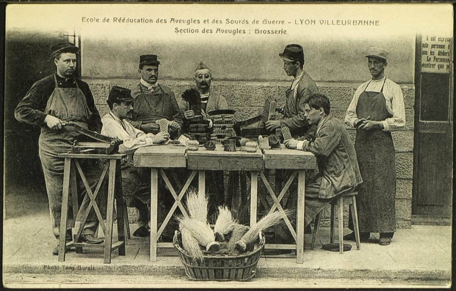 Ecole Gallini, cole de rducation des aveugles et des sourds de guerre, 1914-1918, carte postale. 1914-1918. AMV, 2Fi183