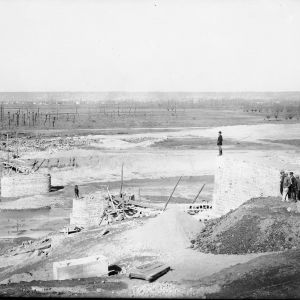 Amnagement du canal de Jonage et de l'usine de Cusset. Reproduction d'aprs plaque de verre, 1896, Archives dpartementales du Rhne, 156 J 394 /52.