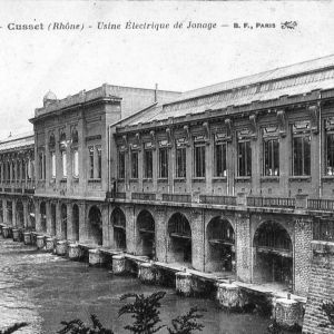 360. Lyon - Jonage - L'usine lectrique sur le canal. Carte postale d'aprs photographie. Archives municipales de Villeurbanne / Le Rize, 2 Fi 405. 