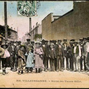 Villeurbanne -Sortie des Usines Gillet, SF. Archives municipales de Villeurbanne / Le Rize, 2Fi 203. 