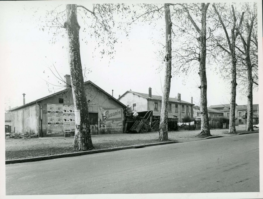 Boulevard de l'hippodrome entre rue Lakanal et rue du Tonkin en dcembre 1961 (19Fi194)