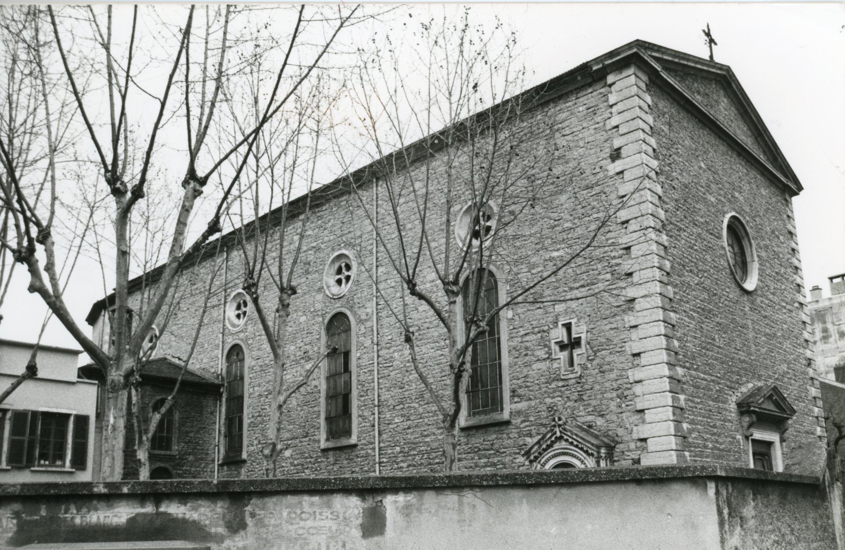 L'église en 1990. Photo D. Devinaz Marie