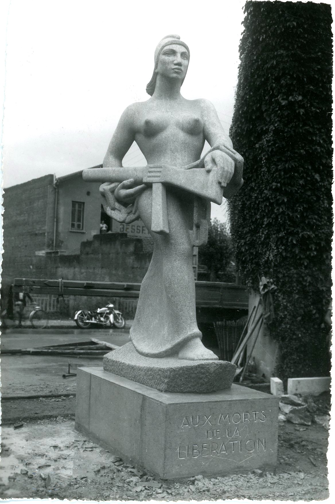 Projet de statue par Georges Salendre (photo Sylvestre)