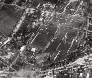 vue aérienne des usines Gillet en 1930 (4Fi531)