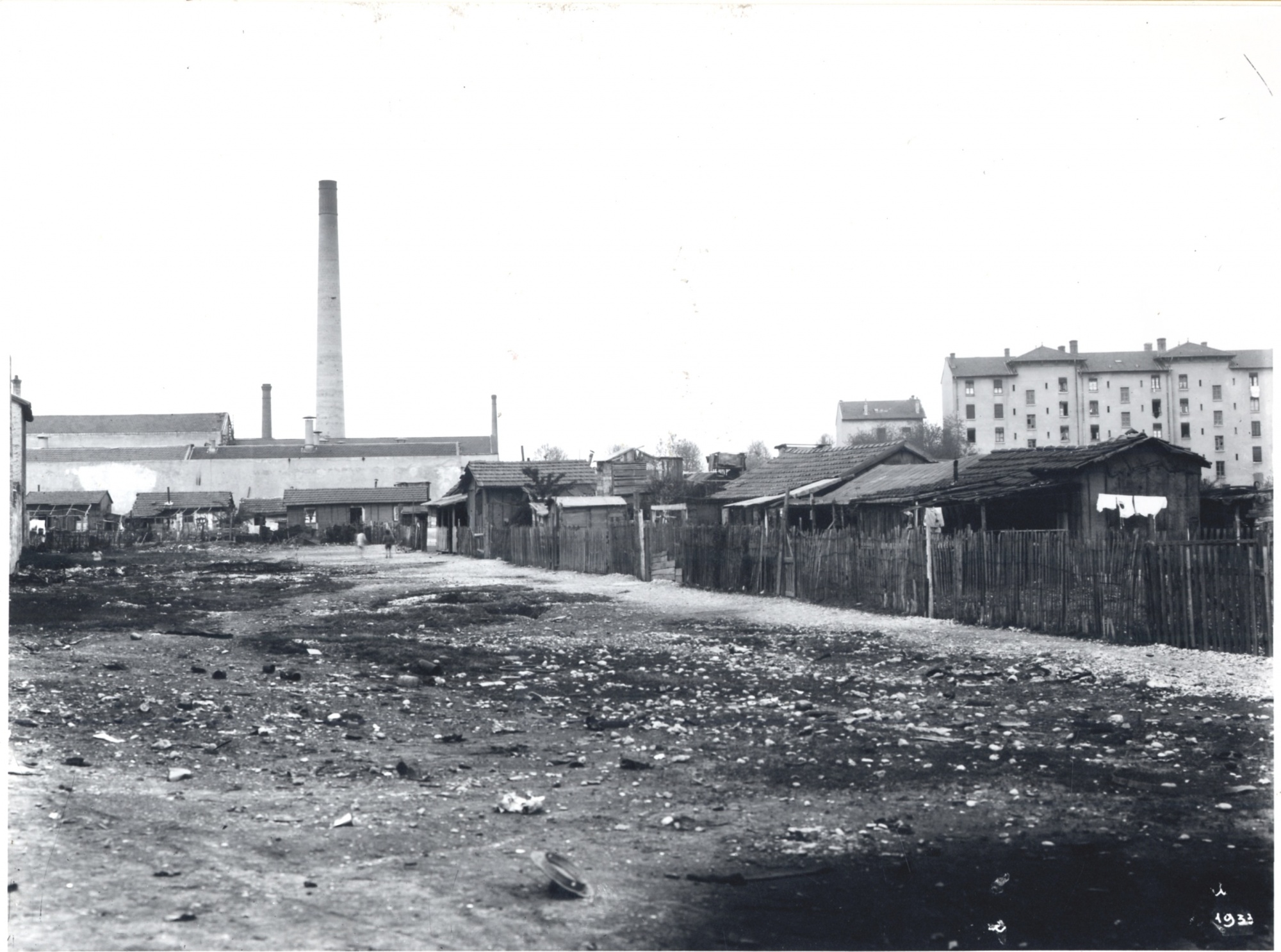 Habitat précaire en 1933. Fonds Sylvestre. BM Lyon.