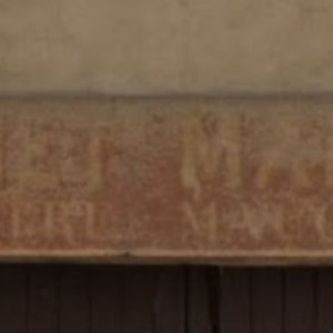 Détail de l'inscription au dessus du portail.