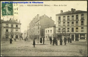 Villeurbanne, place de la Cité. Carte postale, éd. S. Farges. [cote 2Fi118]