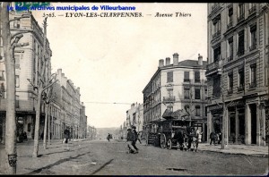 Lyon-les Charpennes, avenue Thiers (actuelle avenue Antoine-Dutrievoz). Carte postale, datée par tampon de la poste du 25 juillet 1911, éd. S.F. [cote 2Fi465]