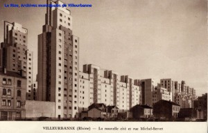 Gratte-Ciel : la rue Michel Servet, photo parue et découpée dans Ciels et Sourires de France, 1934. [cote 4Fi375]