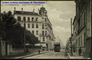 Cours Lafayette prolongé (actuel cours Tolstoï), vue en perspective à l'angle de la rue Paul Verlaine. Carte postale, éd. S.F. [cote 2Fi63]