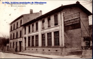 Rue Victor Hugo, école maternelle. Carte postale, datée par tampon de la poste du 28 décembre 1933. [cote 2Fi462]