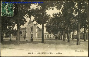 Vue de la place des Charpennes (aujourd'hui place Wilson). Carte postale, datée par tampon de la poste du 1er mai 1916, éd. S.C. [cote 2Fi80]