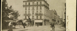 Le caf Jacob, prs de la place Grandclment, lieu d'interrogatoire des hommes rafls (AMV-Le Rize, 2Fi27)