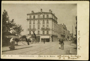 Le caf� Jacob, pr�s de la place Grandcl�ment, lieu d'interrogatoire des hommes rafl�s (AMV-Le Rize, 2Fi27)