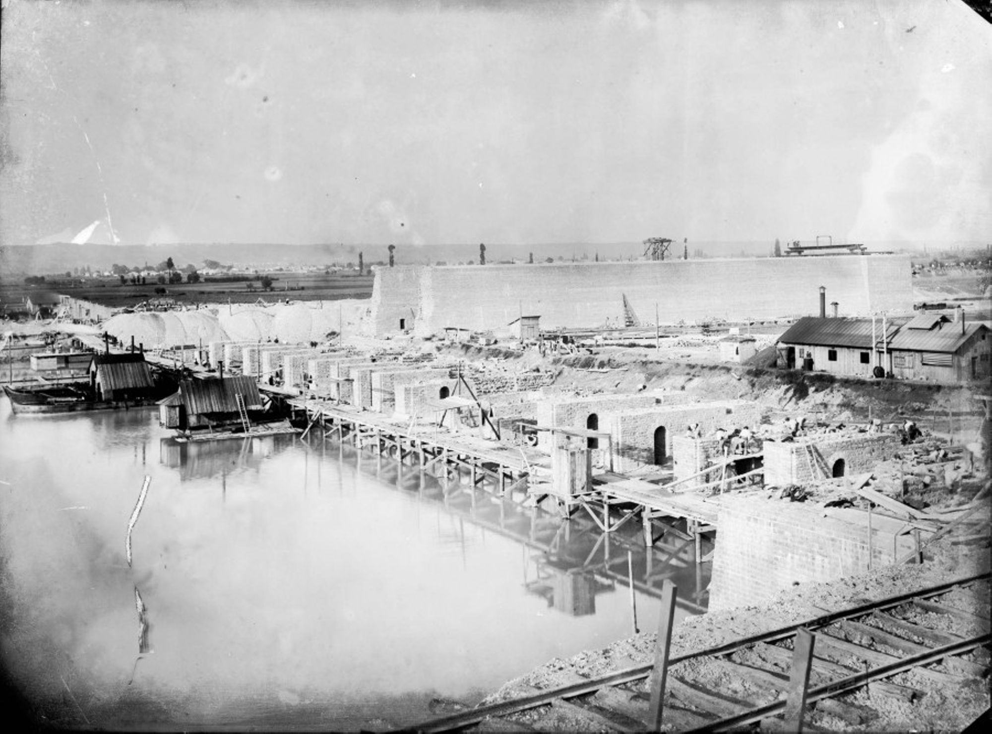 Construction de l'usine. Reproduction d'après plaque de verre, non datée, Archives départementales du Rhône, 156 J 397 / 120.