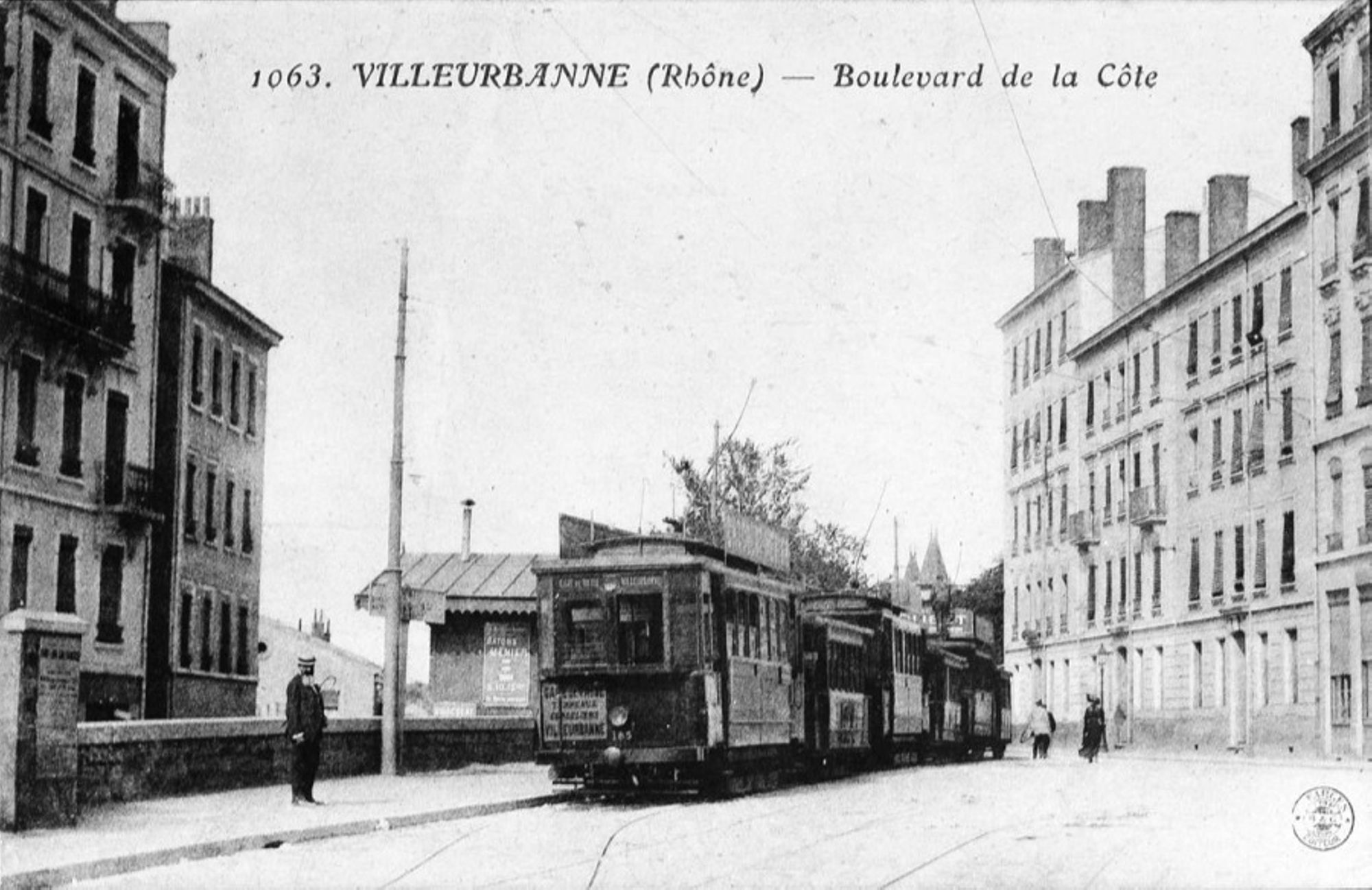 1063. Villeurbanne (Rhône) - Boulevard de la Côte. Carte postale d'après photographie. Archives municipales de Villeurbanne / Le Rize, 2 Fi 30.
