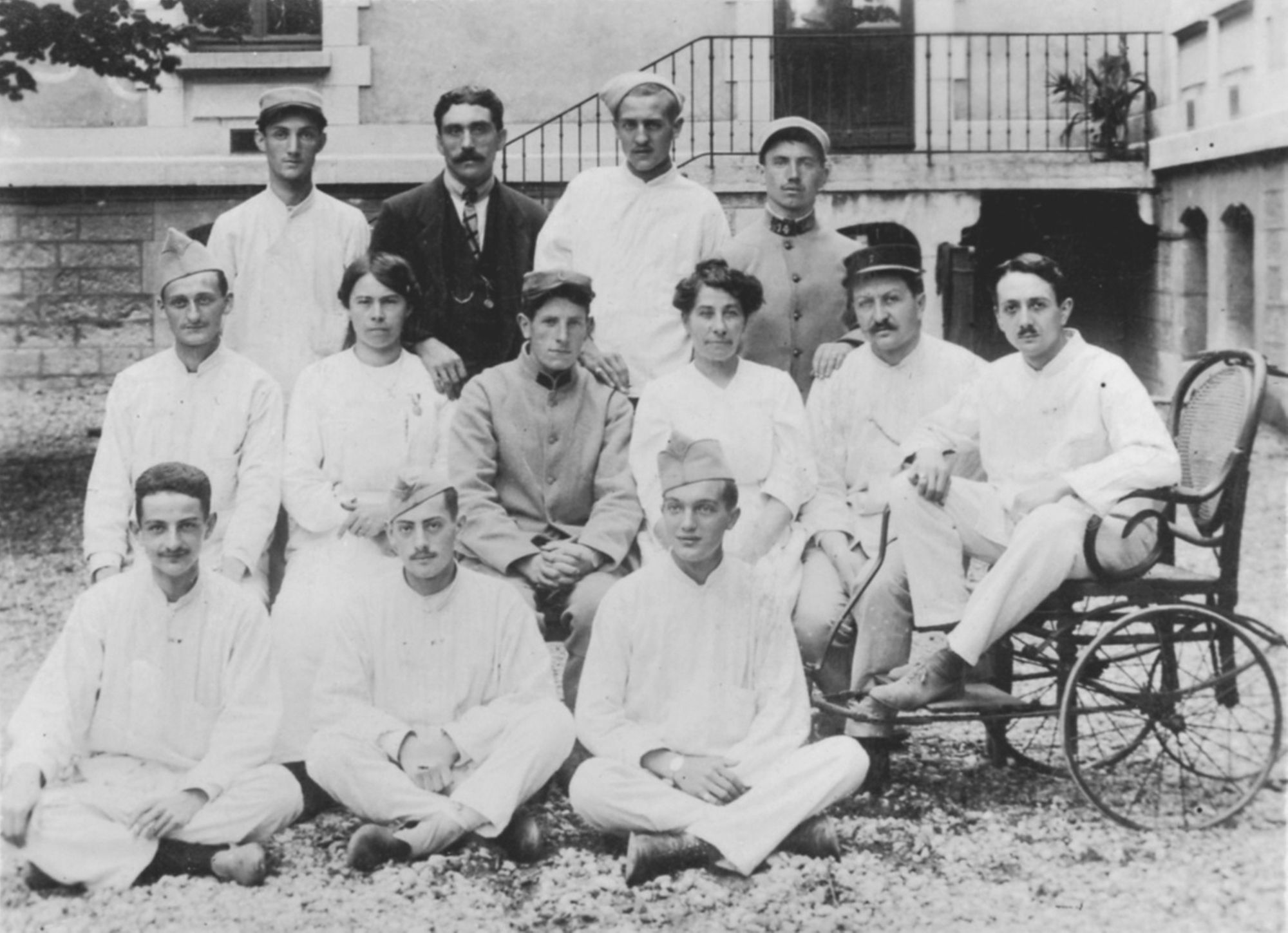 Pendant la guerre des soldats sont soignés à l'hôpital-hospice de Villeurbanne.